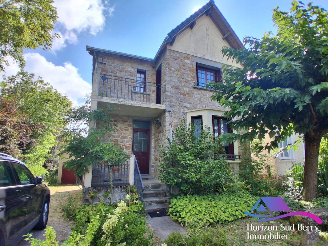 vue de la rue - Maison à ORSENNES