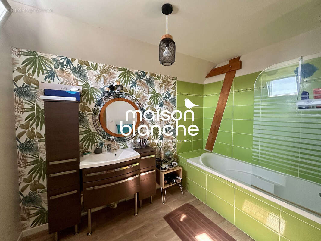 Maison à PELLOUAILLES-LES-VIGNES