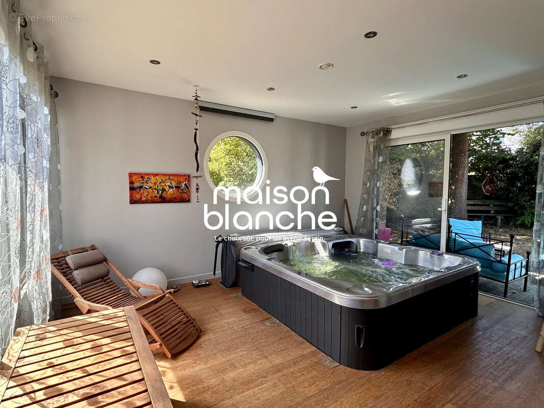 Maison à PELLOUAILLES-LES-VIGNES