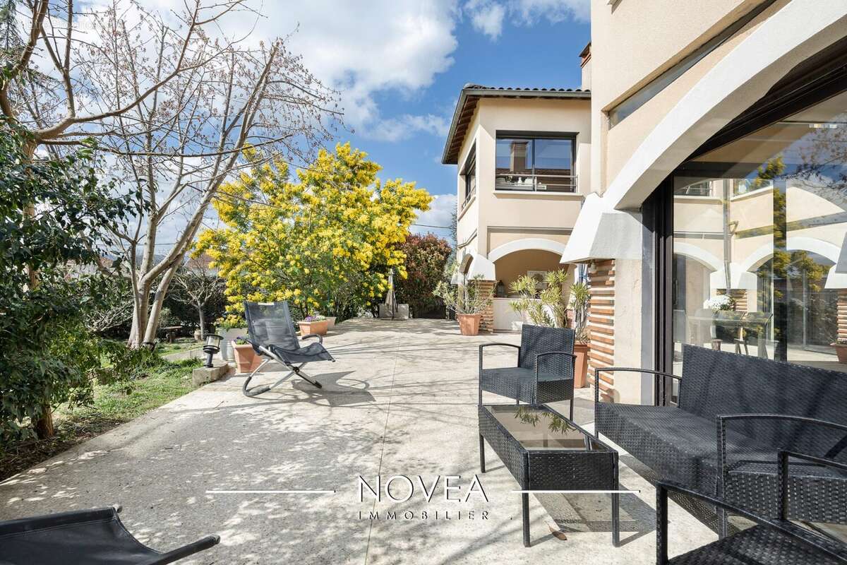 Maison à GREZIEU-LA-VARENNE