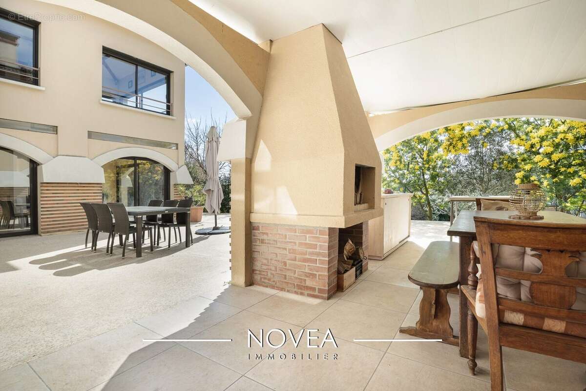 Maison à GREZIEU-LA-VARENNE