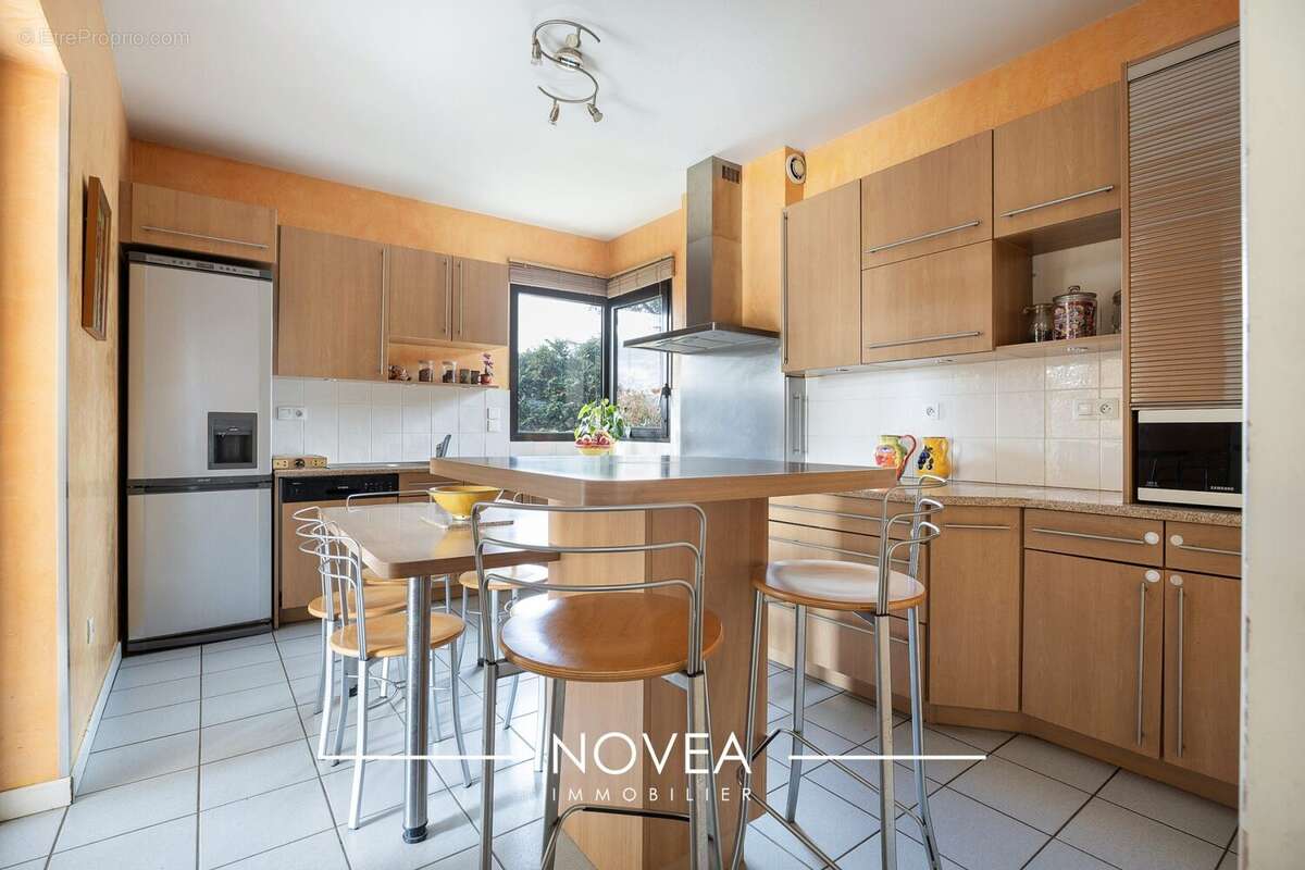 Maison à GREZIEU-LA-VARENNE