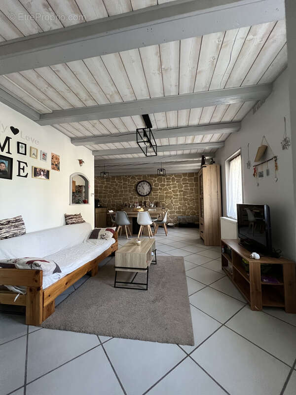 Maison à SAINT-JUST-MALMONT