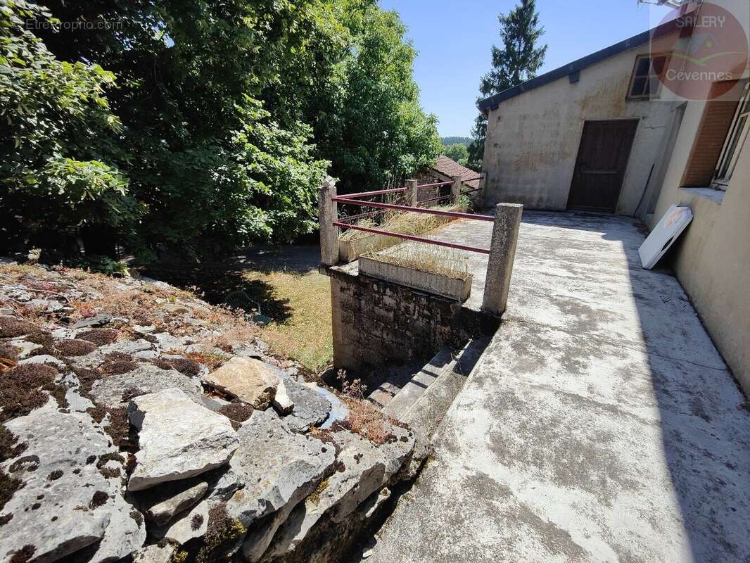 Maison à MAS-SAINT-CHELY