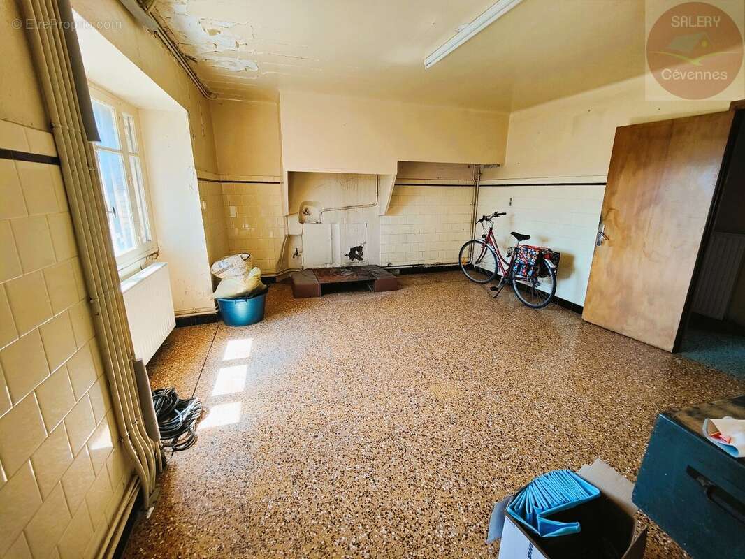 Maison à MAS-SAINT-CHELY