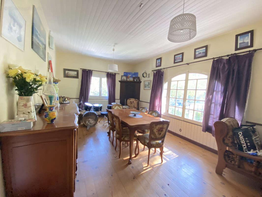 Maison à SAINT-MARTIN-DE-VILLEREGLAN