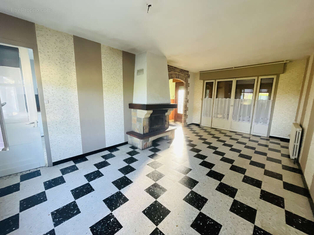 Maison à AULNOYE-AYMERIES