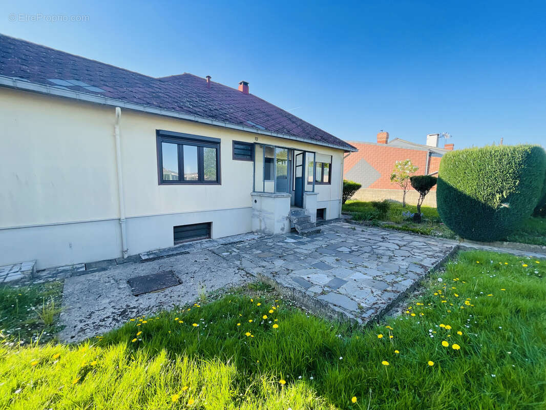 Maison à AULNOYE-AYMERIES