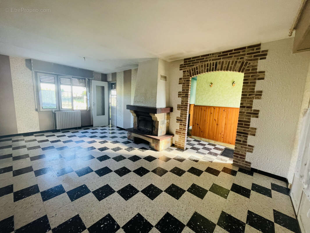 Maison à AULNOYE-AYMERIES