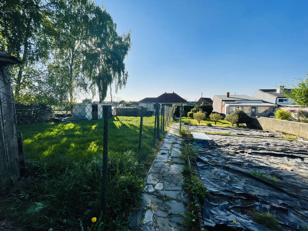 Maison à AULNOYE-AYMERIES