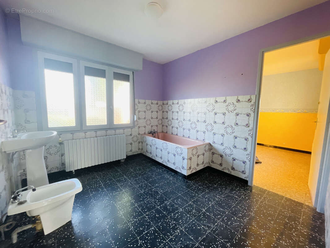 Maison à AULNOYE-AYMERIES