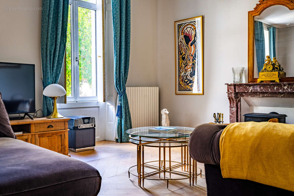 Maison à SAINT-JEAN-D'ANGELY