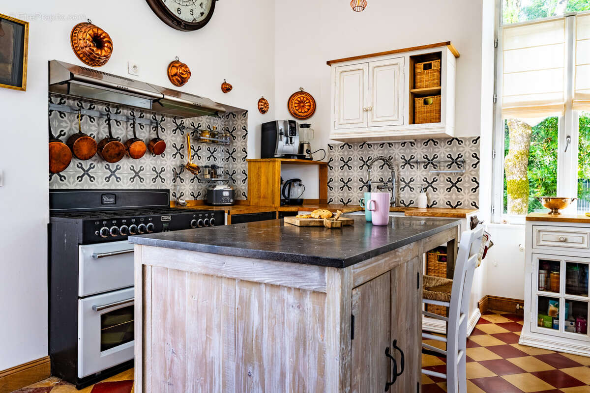 Maison à SAINT-JEAN-D'ANGELY