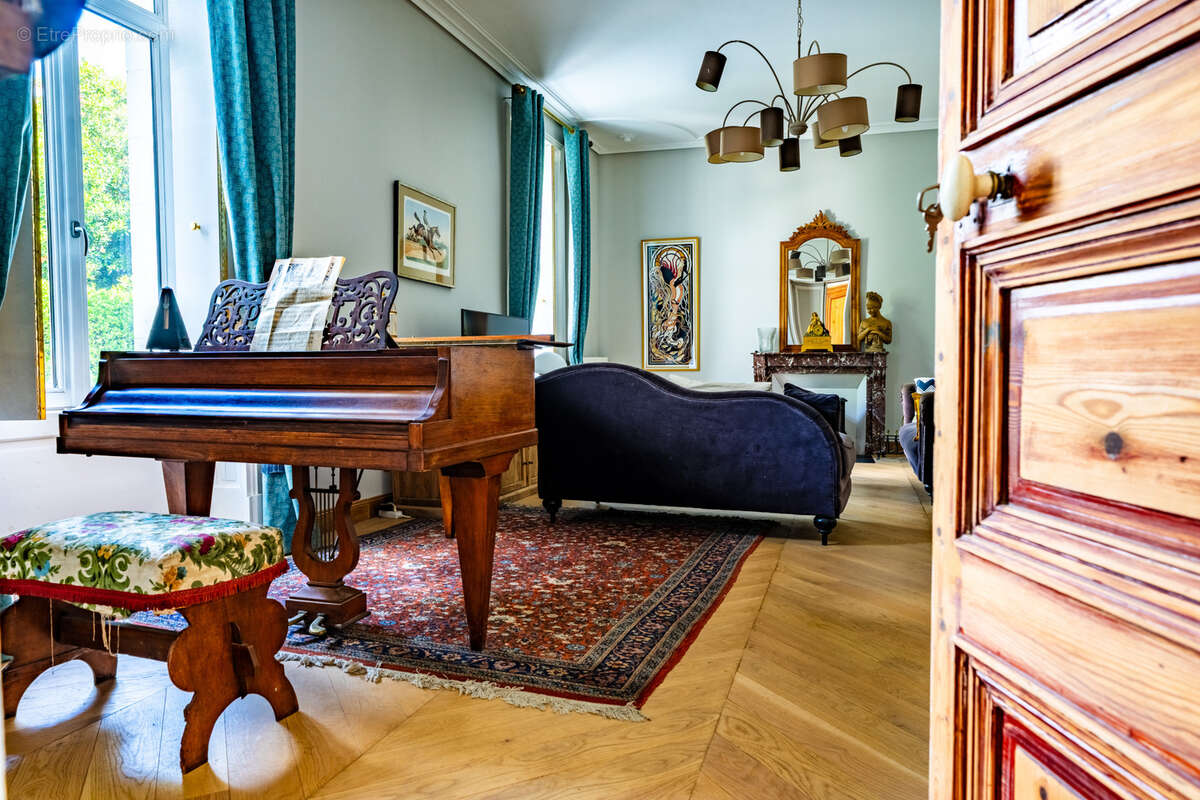 Maison à SAINT-JEAN-D'ANGELY