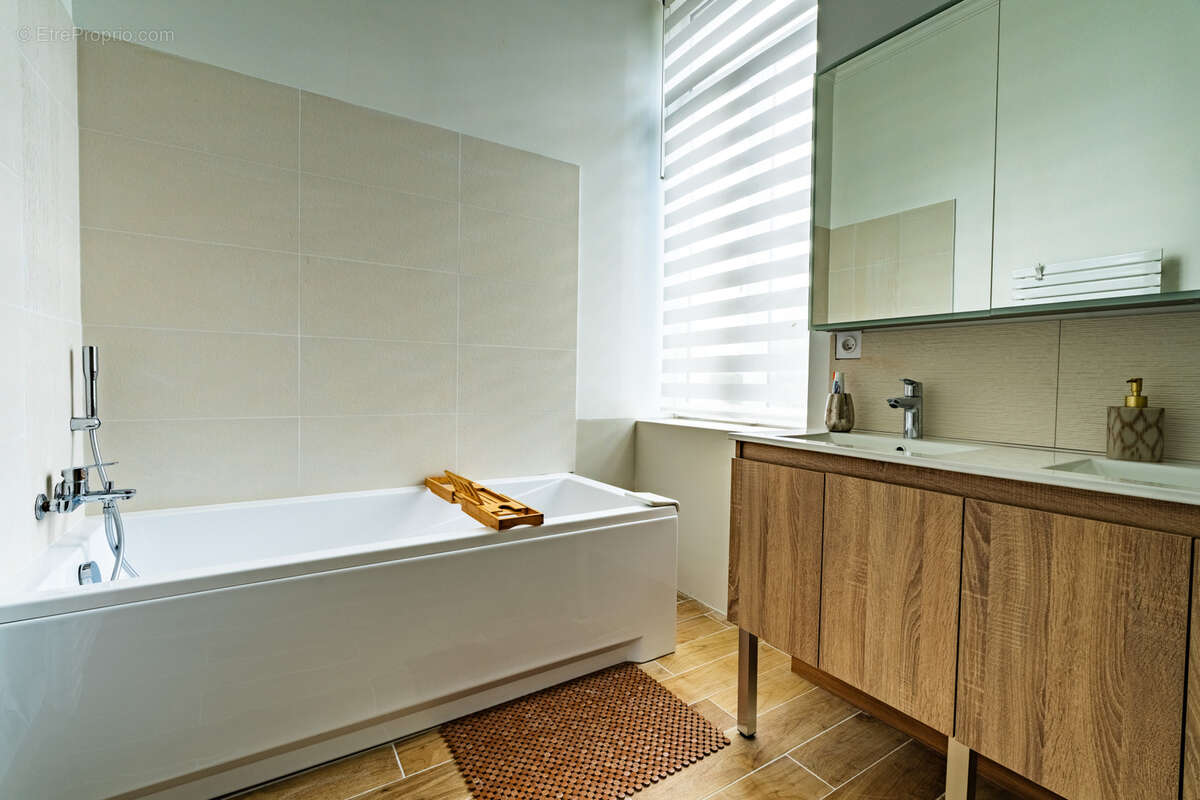 Maison à SAINT-JEAN-D'ANGELY