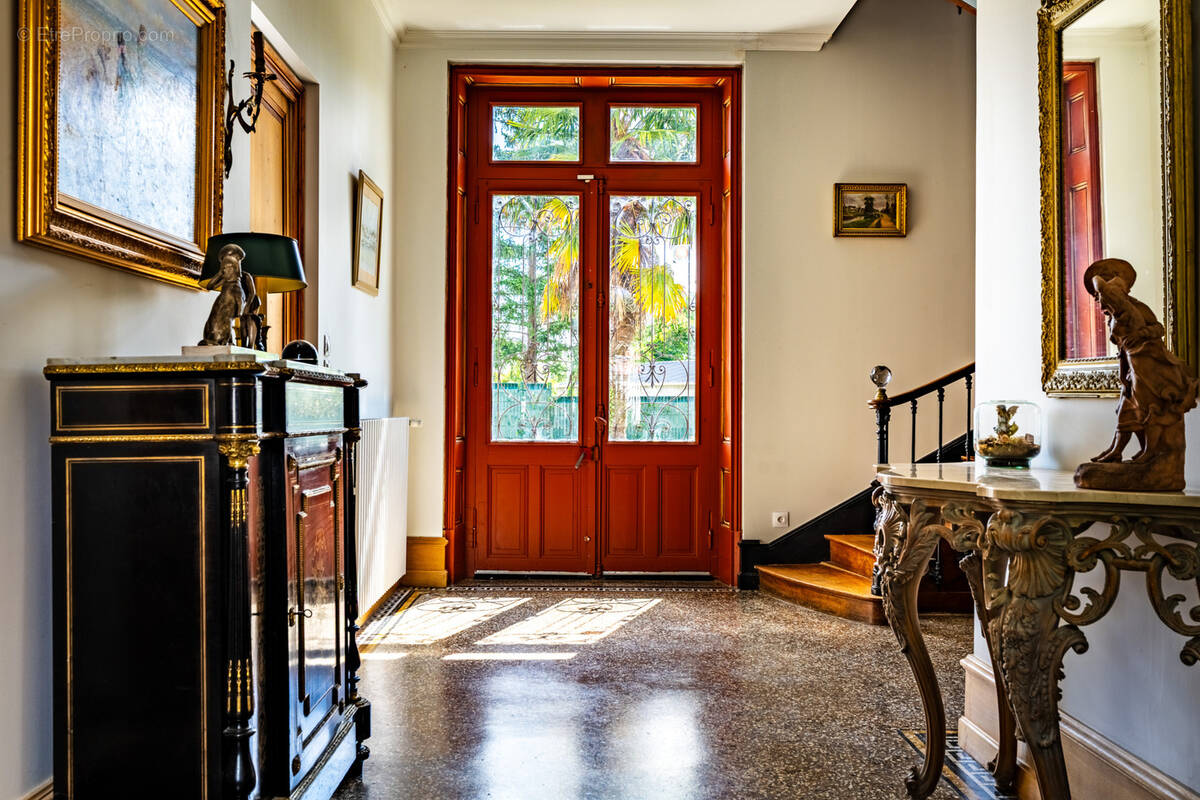 Maison à SAINT-JEAN-D'ANGELY