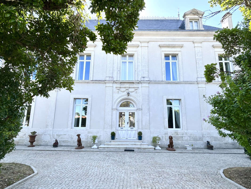 Maison à SAINT-JEAN-D'ANGELY