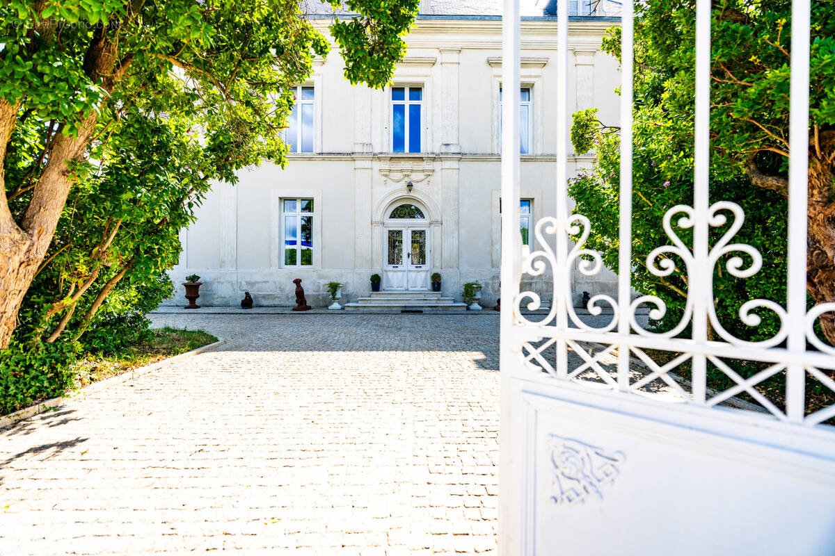 Maison à SAINT-JEAN-D'ANGELY