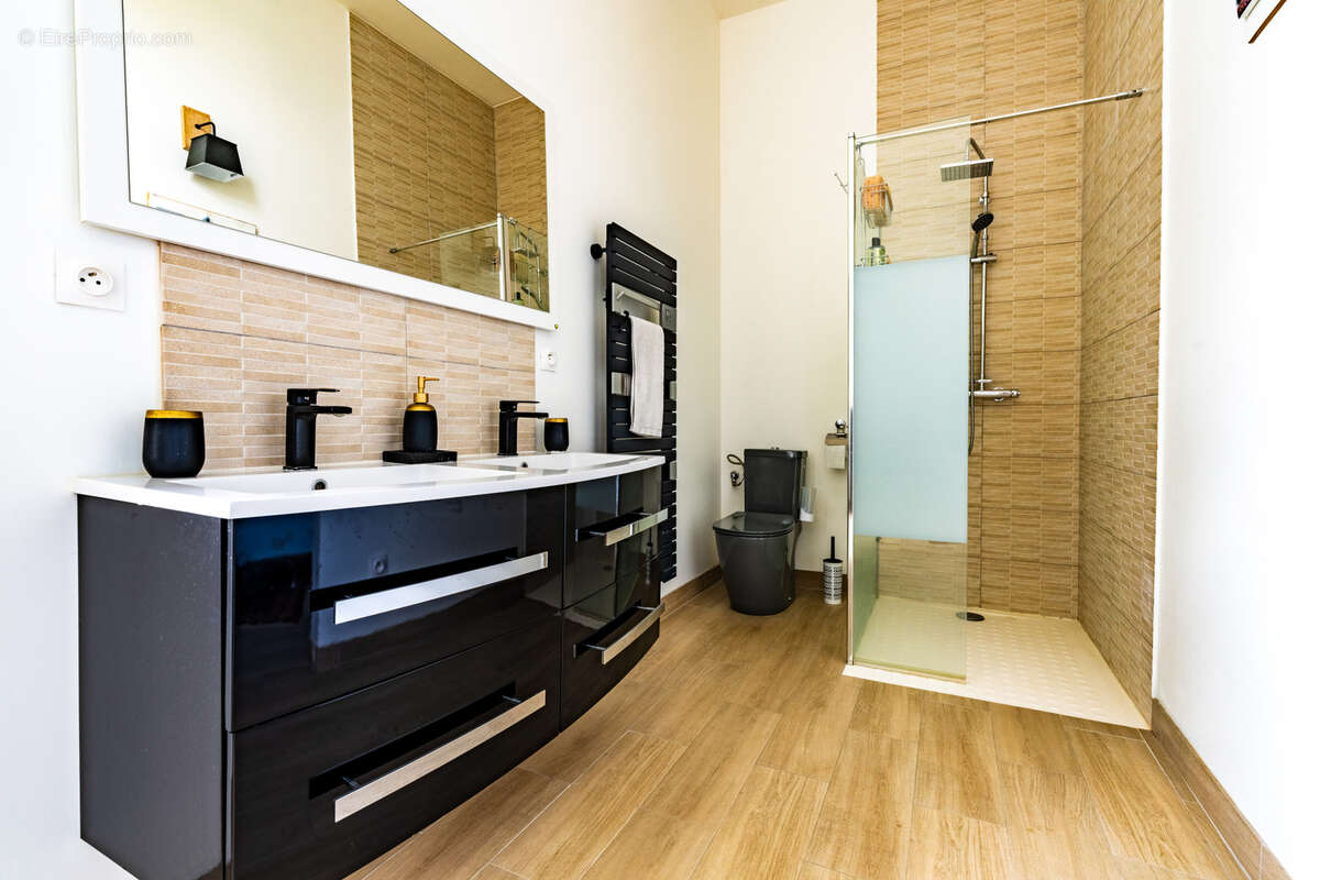 Maison à SAINT-JEAN-D'ANGELY