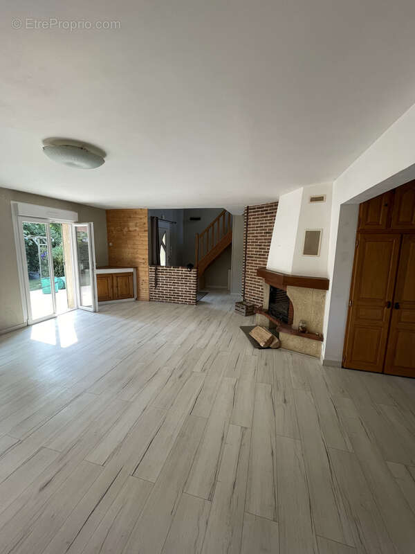 Maison à AVESNES-SUR-HELPE