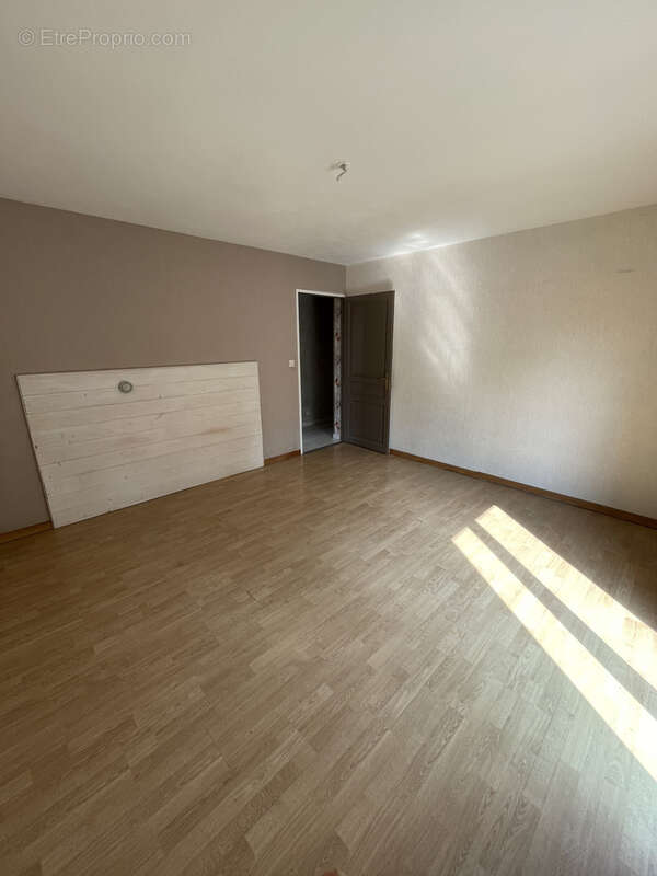 Maison à AVESNES-SUR-HELPE