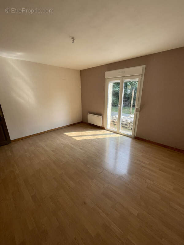 Maison à AVESNES-SUR-HELPE