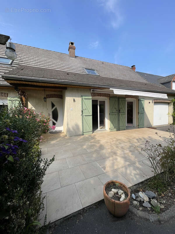 Maison à AVESNES-SUR-HELPE