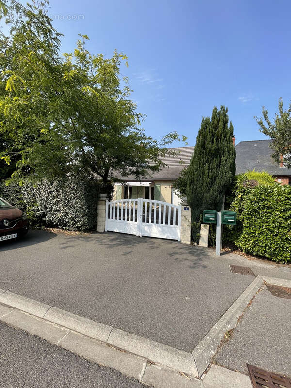 Maison à AVESNES-SUR-HELPE