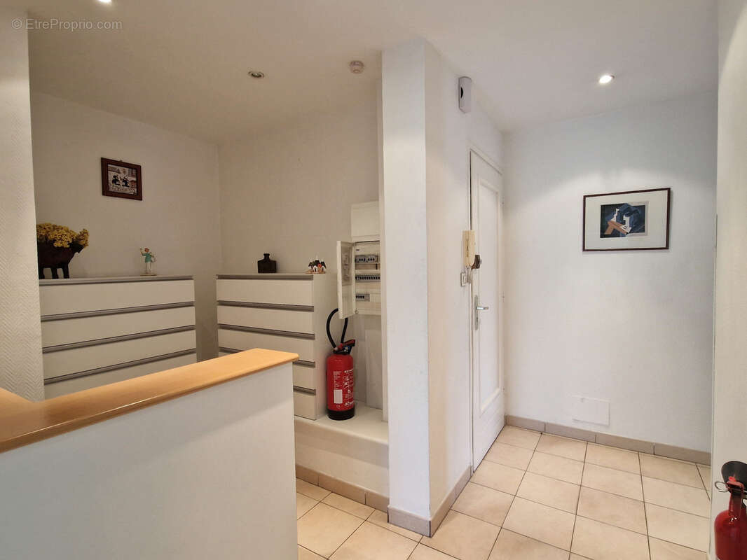 Commerce à VALLAURIS