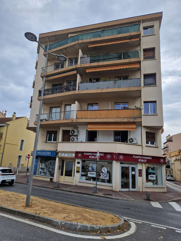 Commerce à VALLAURIS