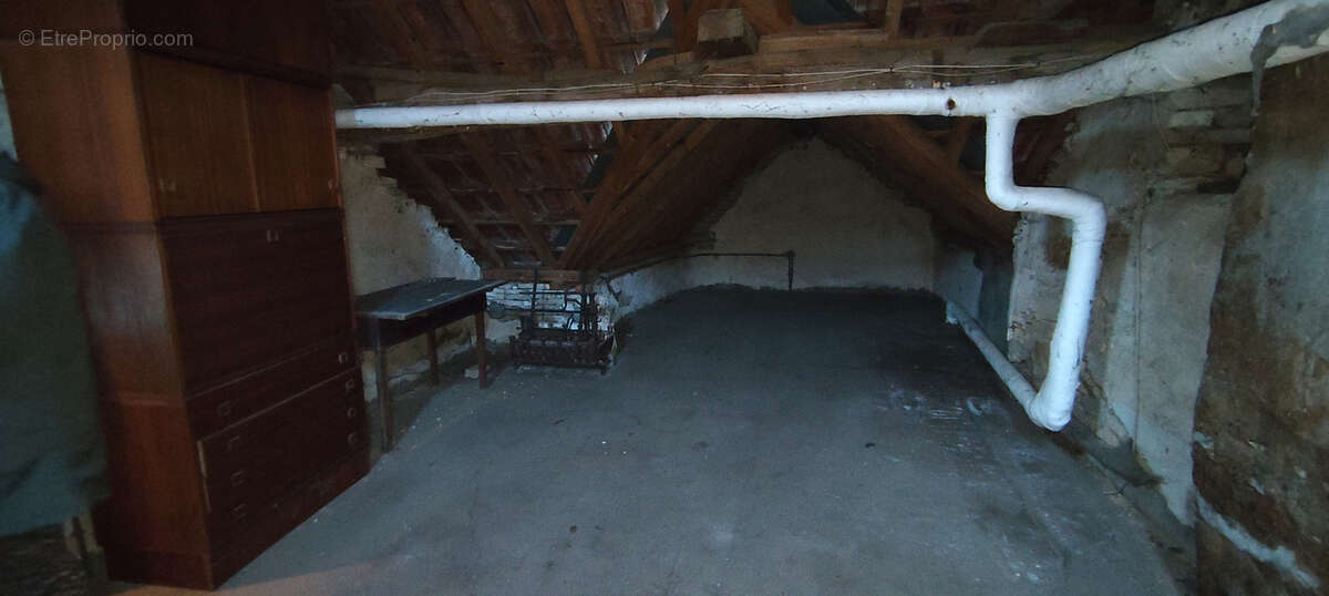 Maison à CRUZY-LE-CHATEL