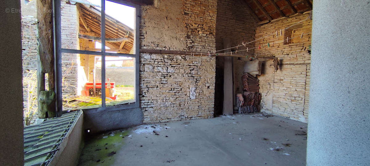 Maison à CRUZY-LE-CHATEL