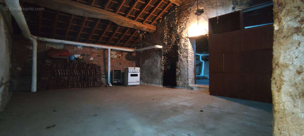 Maison à CRUZY-LE-CHATEL