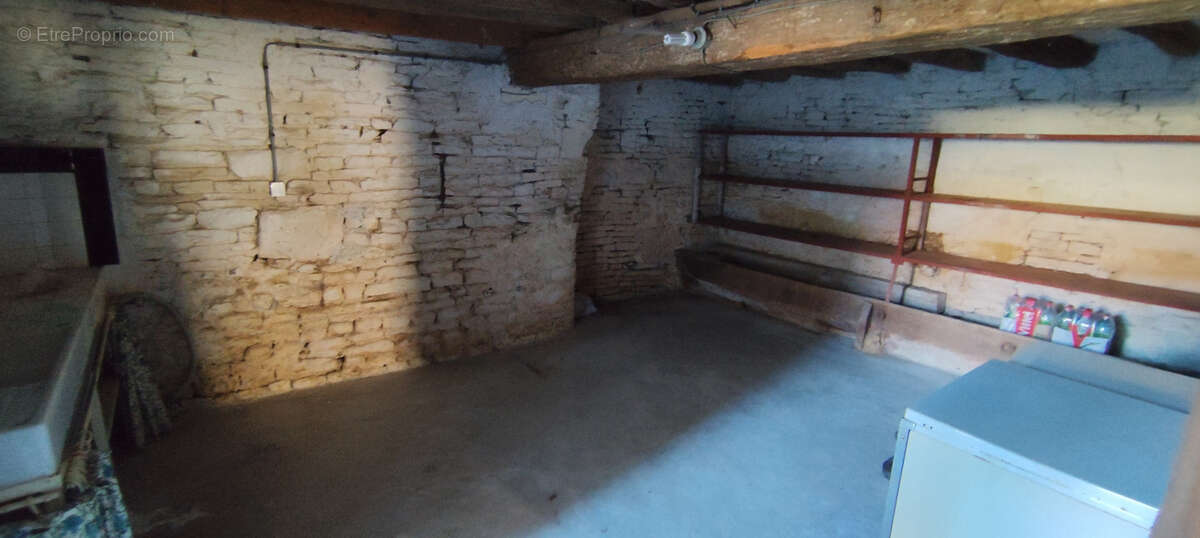 Maison à CRUZY-LE-CHATEL