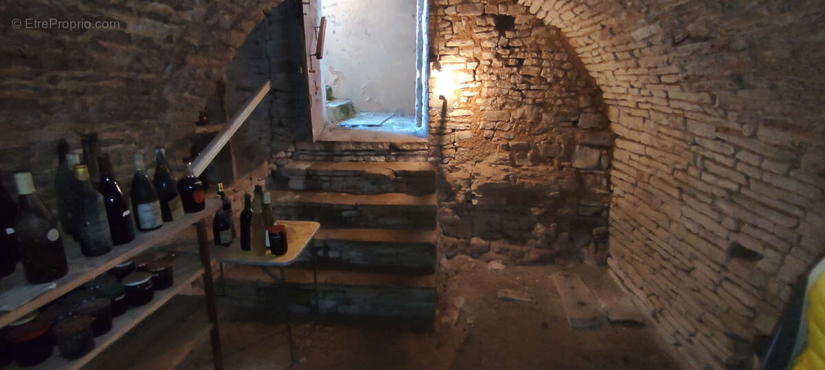 Maison à CRUZY-LE-CHATEL