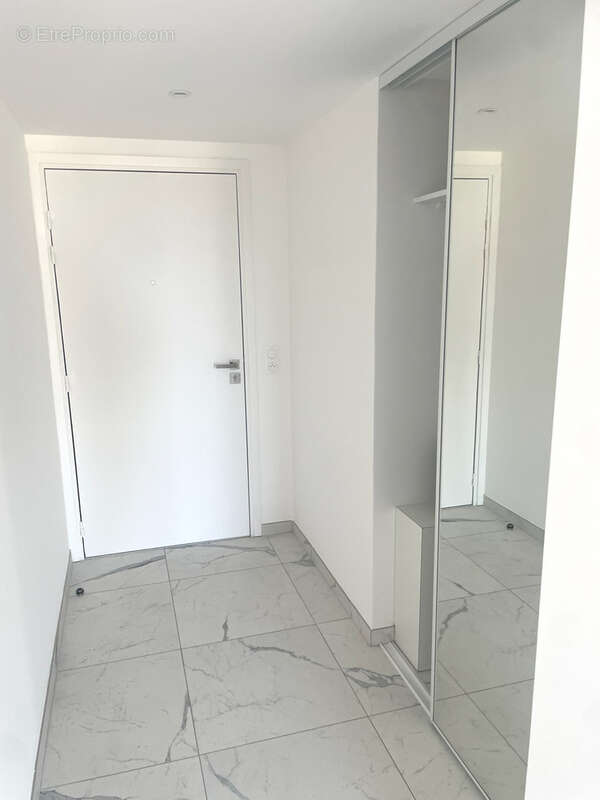 Appartement à SAINT-LAURENT-DU-VAR