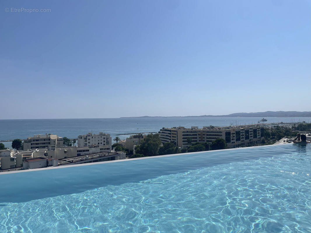 Appartement à SAINT-LAURENT-DU-VAR