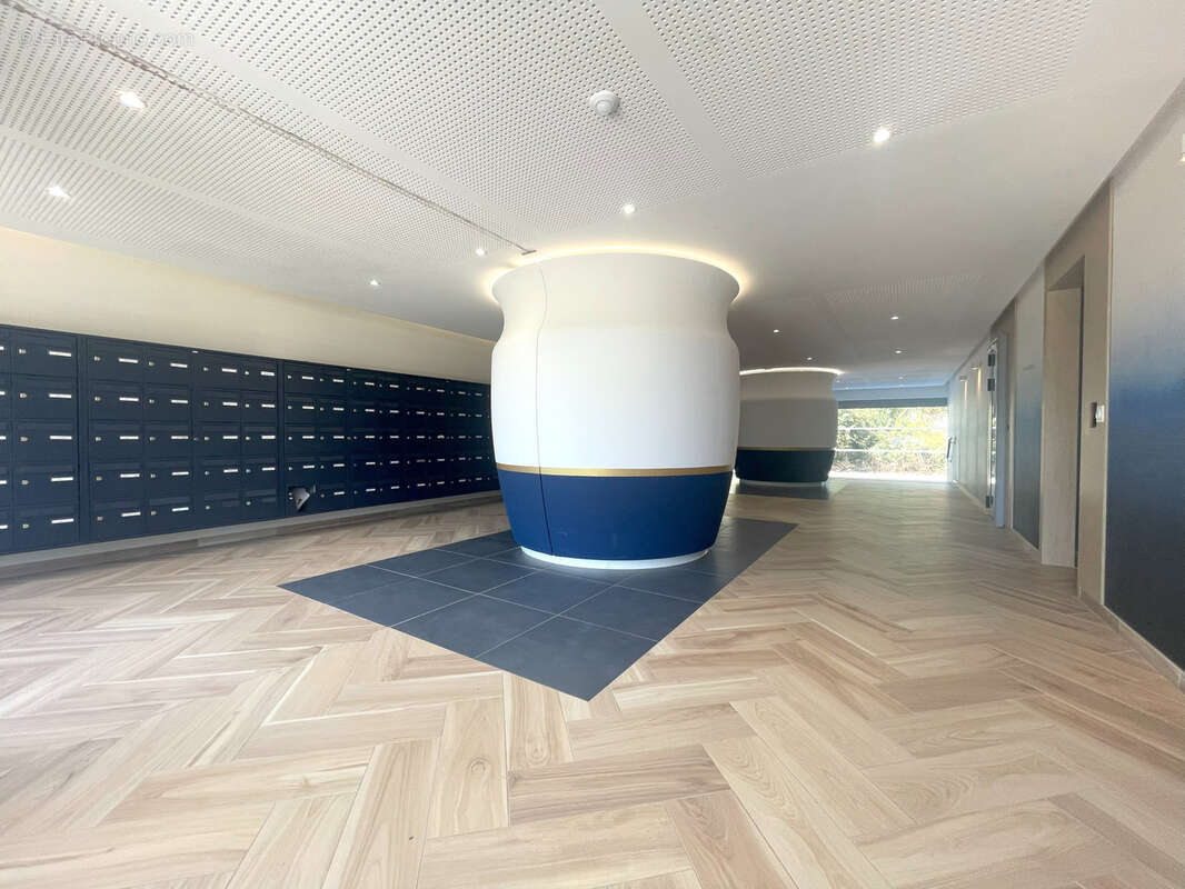 Appartement à SAINT-LAURENT-DU-VAR