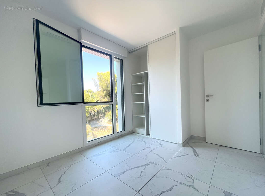 Appartement à SAINT-LAURENT-DU-VAR