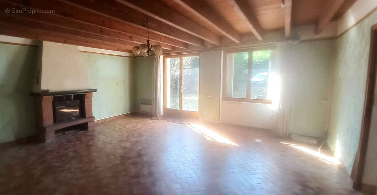 Maison à SAINT-JULIEN-DE-VOUVANTES