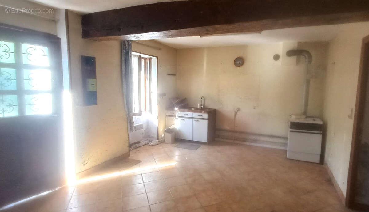 Maison à SAINT-JULIEN-DE-VOUVANTES