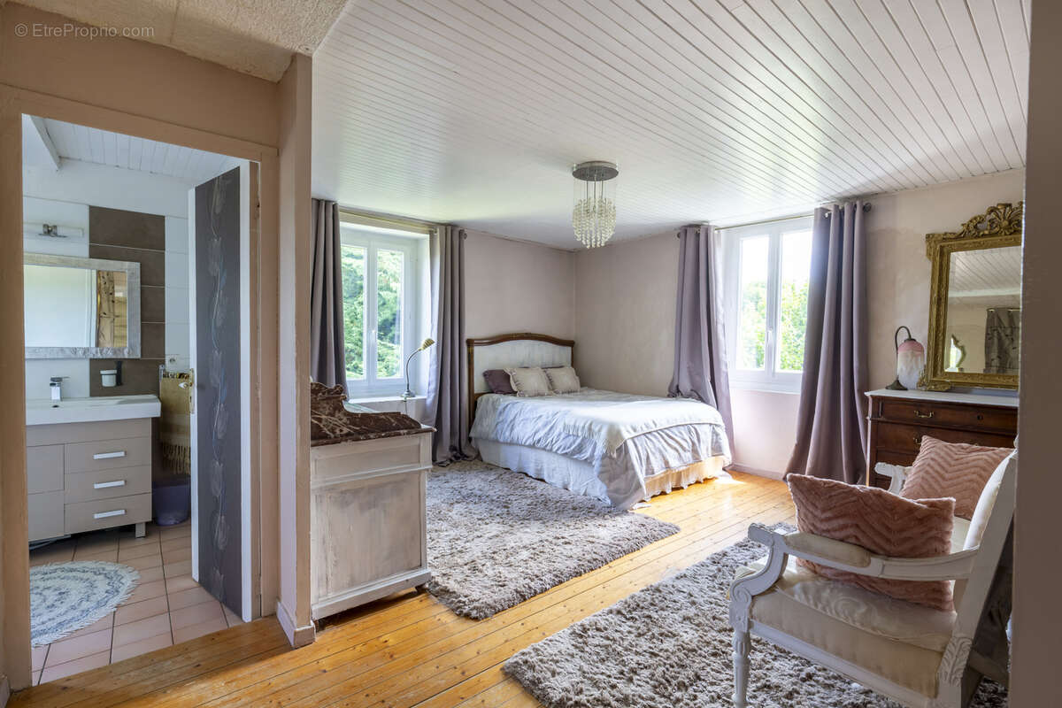 Maison à LA BATIE-DIVISIN