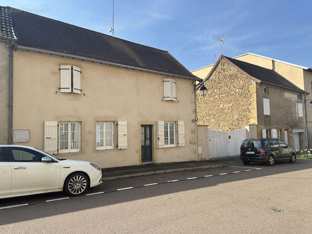 Maison à SEMUR-EN-BRIONNAIS