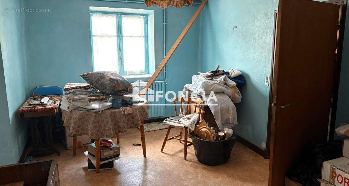 Maison à SAINT-MARTIN-DE-QUEYRIERES