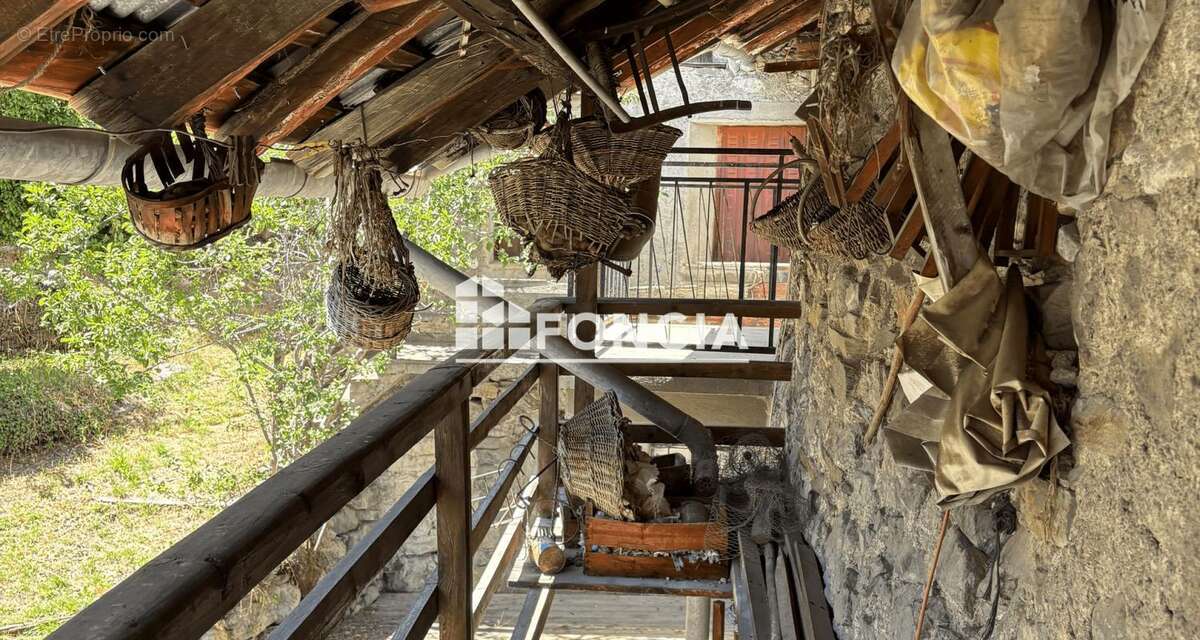 Maison à SAINT-MARTIN-DE-QUEYRIERES