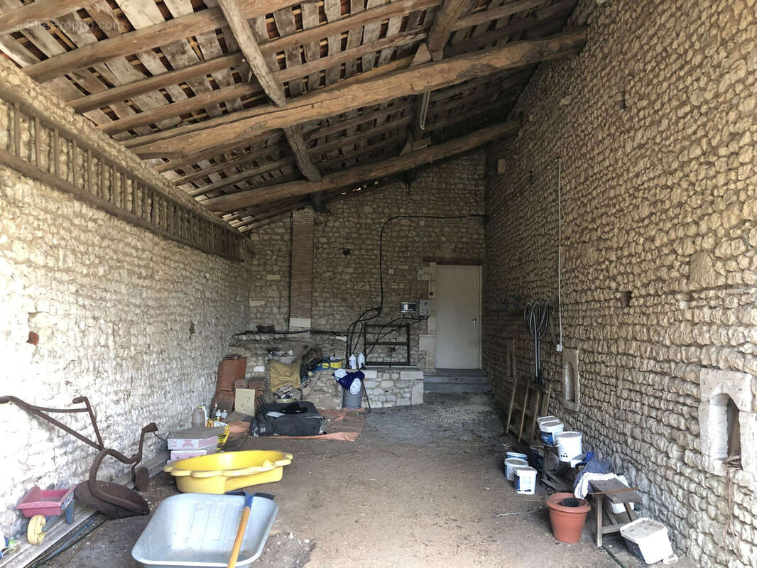 Maison à BARBEZIEUX-SAINT-HILAIRE