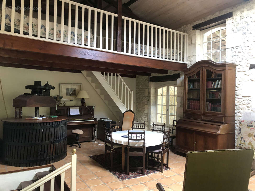 Maison à BARBEZIEUX-SAINT-HILAIRE