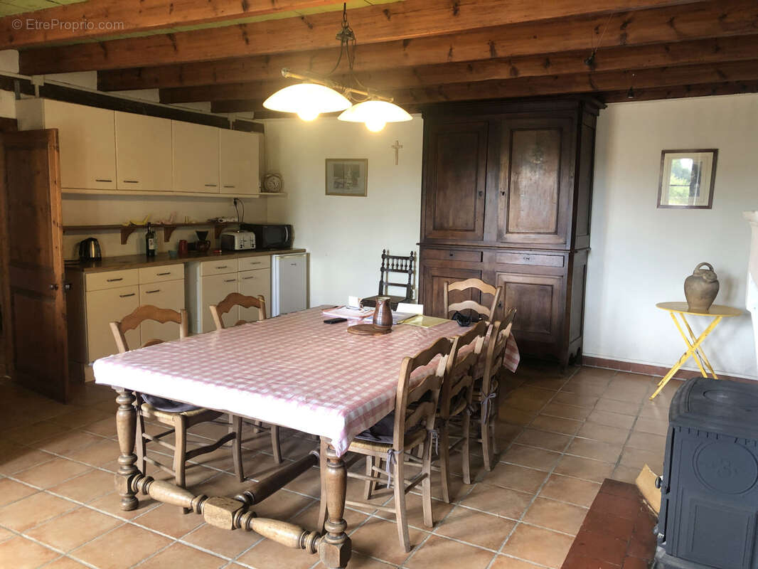 Maison à BARBEZIEUX-SAINT-HILAIRE