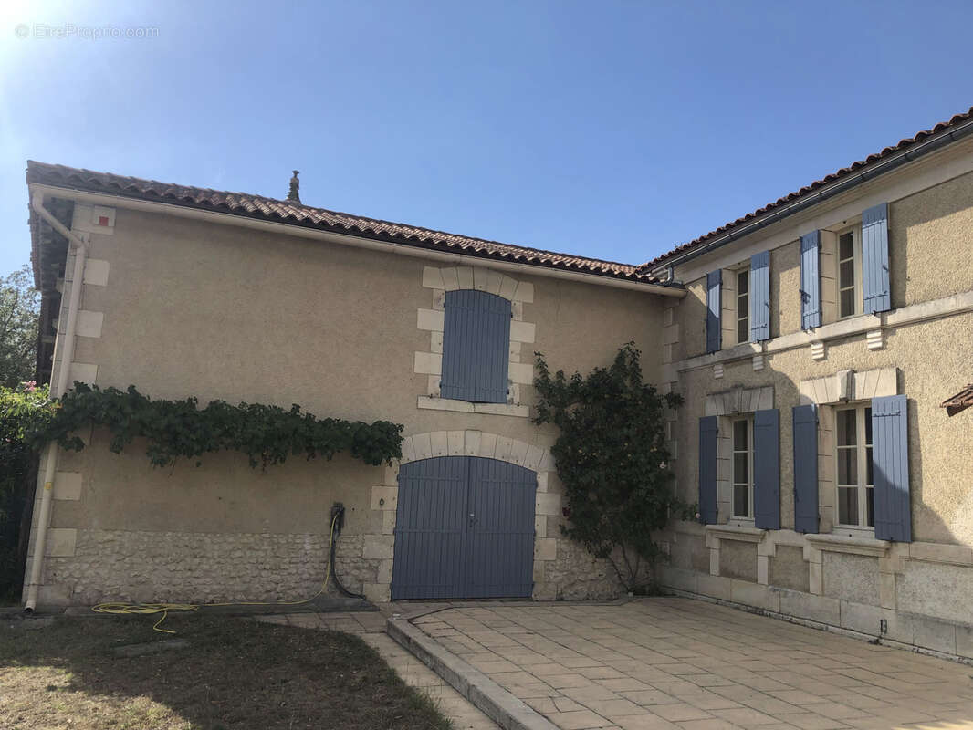 Maison à BARBEZIEUX-SAINT-HILAIRE