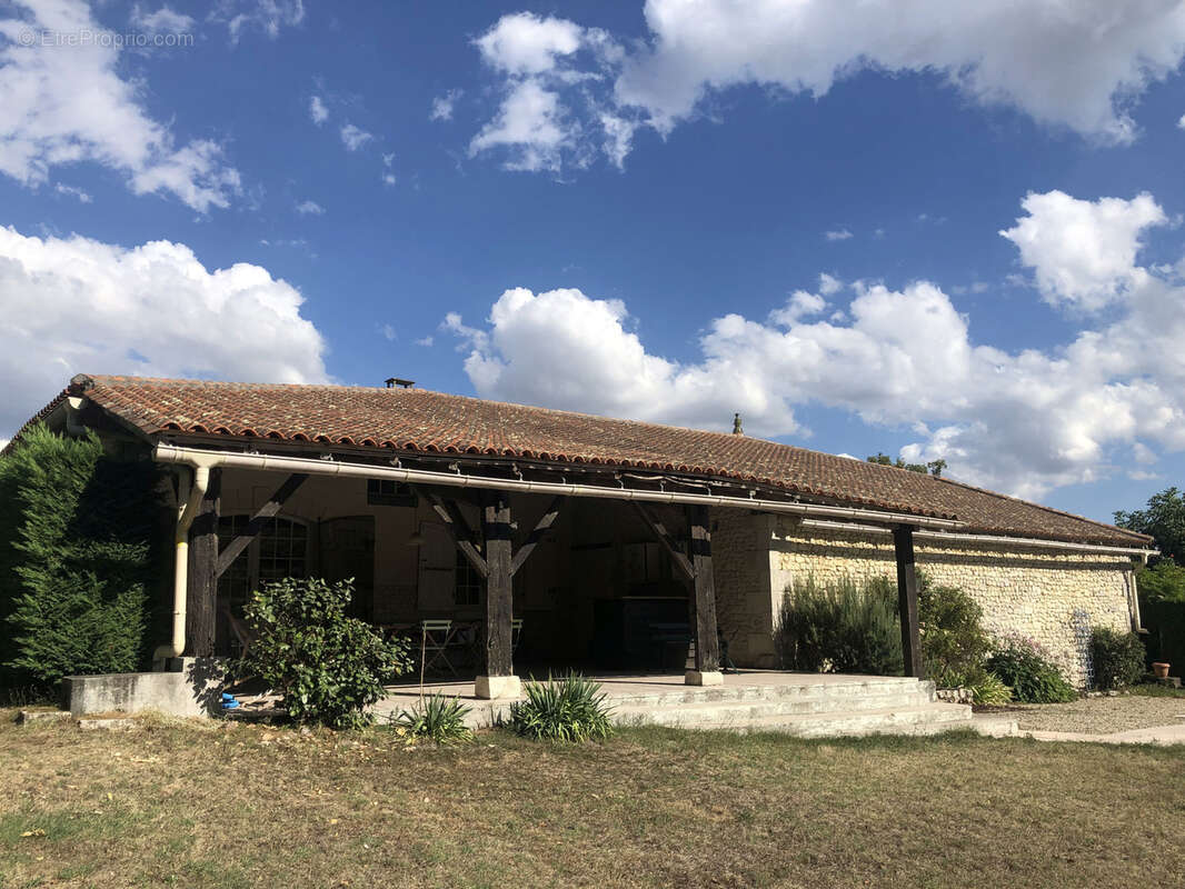 Maison à BARBEZIEUX-SAINT-HILAIRE